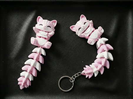 3D Baskı Hareketli Kedi Anahtarlık – Eklemli Pembe Beyaz Kedi Figürü