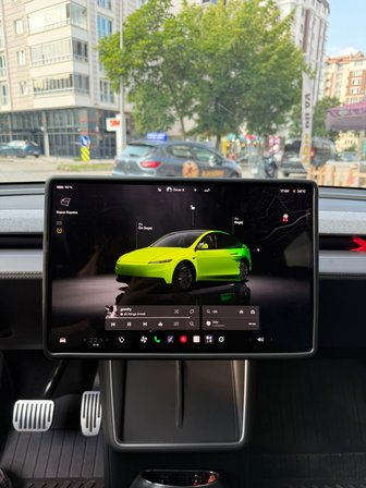 Tesla Model Y Standart ve Juniper Uyumlu Multimedya Ön Ekran Kenar Koruyucu Silikon Çerçeve Trim 1 Adet Siyah