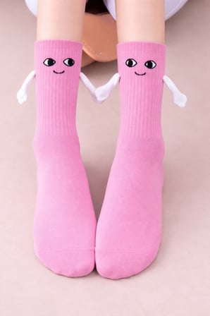 Carnaval Pembe El Ele Tutuşan Unisex Çorap