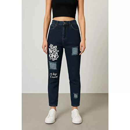 KADIN JEANS- YIRTIK VE YAZI DETAYLI BOYFRİEND KOT PANTOLON