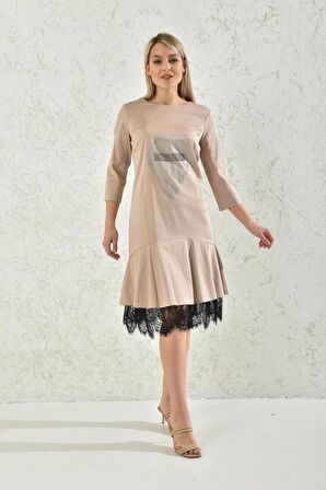 Yuvarlak Yaka Taş ve Dantelli Bej Pileli Kadın Elbise
