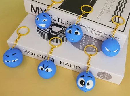 3D Baskı Emoji Anahtarlık – Renkli Duygu İfadeli Çanta Süsü