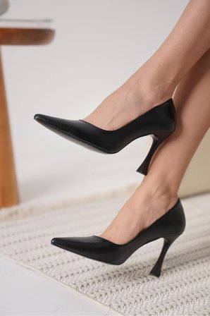 Siyah Cilt Kadın Stiletto TR18MS03F