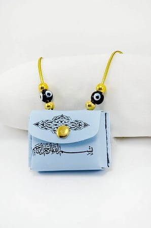 Mavi Renkli El Yapımı Siyah Cam Nazarlı Deri Çantalı Mini Kur'an-ı Kerim Lastikli Oto Ayna Süsü