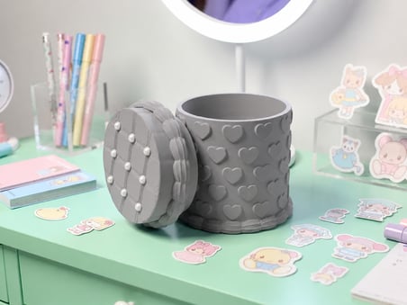 3D Baskı Kabartma Kalp Desenli Kapaklı Kalemlik - Masaüstü Organizer - Gri