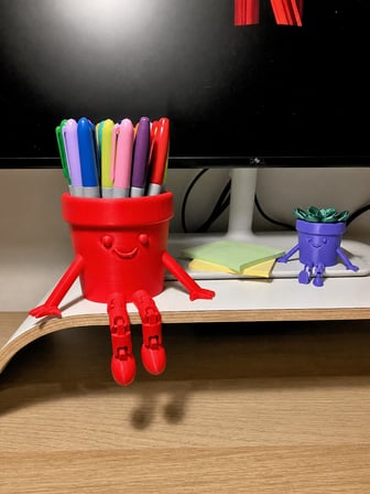 3D Baskı Hareketli Gülen Kalemlik - Eklemli Masaüstü Organizer - Kırmızı
