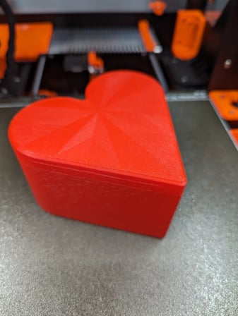 3D Baskı Kalp Şeklinde Kapaklı Hediye Kutusu Dekoratif Takı Yüzük Saklama Kutusu Sevgililer Günü 10x10x5 cm
