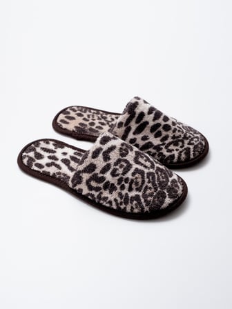 Wild Spirit Leopar Desenli Banyo Ve Ev Terliği – %100 Pamuk Havlu Kaymaz İnce Taban
