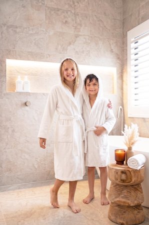 CottonVerse Genç & Çocuk Kapşonlu Bornoz – %100 Pamuk, Unisex