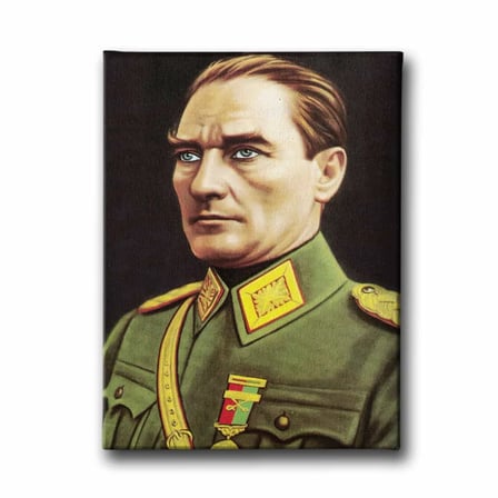 Asker Kiyafetli Atatürk Portresi Dekoratif Kanvas Duvar Tablosu