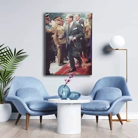 Selamlarken Atatürk Dekoratif Kanvas Duvar Tablosu