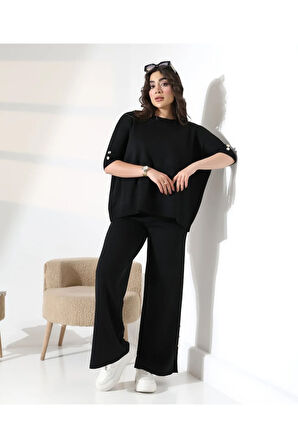 Zarif Dokunuş Düğme Detaylı Triko Takım