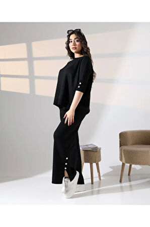 Zarif Dokunuş Düğme Detaylı Triko Takım