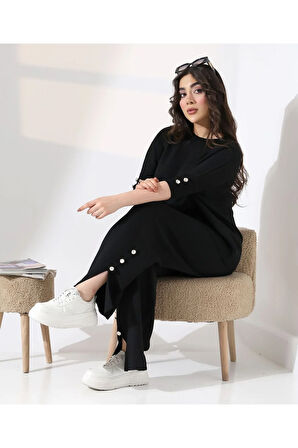 Zarif Dokunuş Düğme Detaylı Triko Takım