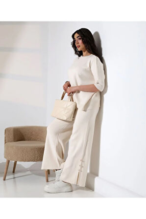 Zarif Dokunuş Düğme Detaylı Triko Takım