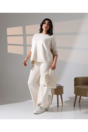 Zarif Dokunuş Düğme Detaylı Triko Takım