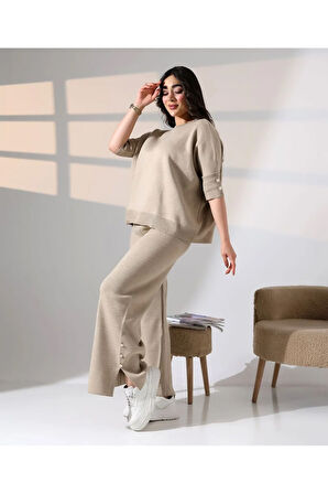 Zarif Dokunuş Düğme Detaylı Triko Takım
