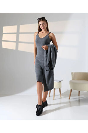 Zamansız Stil: Uzun Triko Hırka ve Elbise İkilisi