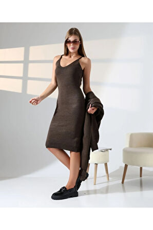 Zamansız Stil: Uzun Triko Hırka ve Elbise İkilisi