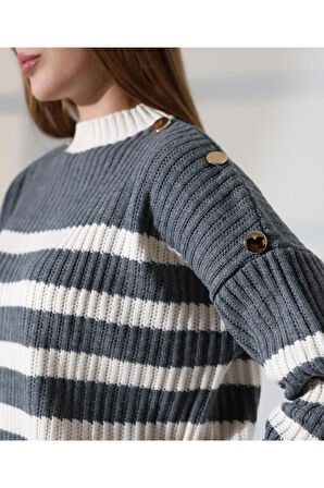 Zarif Düğme Detay Çizgili Triko Kazak
