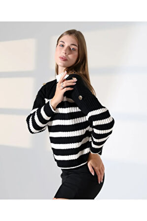 Zarif Düğme Detay Çizgili Triko Kazak