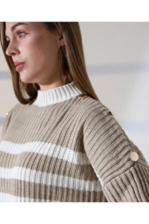 Zarif Düğme Detay Çizgili Triko Kazak