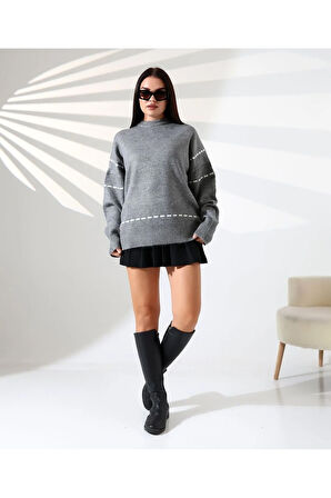 Yüksek Yaka Dikişli Triko Kazak