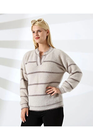Yaka V Kesimli Tüylü Çizgili Triko Kazak