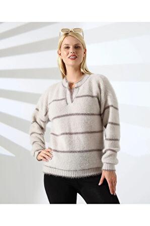 Yaka V Kesimli Tüylü Çizgili Triko Kazak