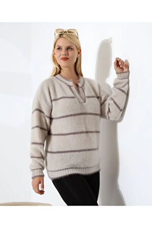 Yaka V Kesimli Tüylü Çizgili Triko Kazak