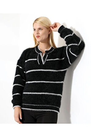 Yaka V Kesimli Tüylü Çizgili Triko Kazak