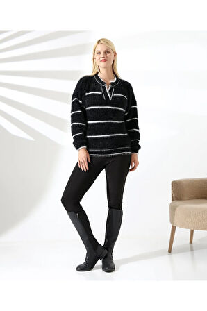 Yaka V Kesimli Tüylü Çizgili Triko Kazak