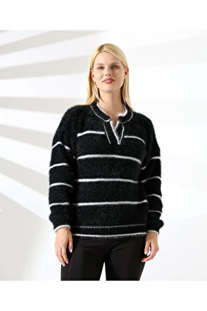 Yaka V Kesimli Tüylü Çizgili Triko Kazak