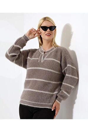 Yaka V Kesimli Tüylü Çizgili Triko Kazak