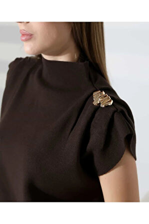 Zarif Omuz Detaylı Dik Yaka Triko Bluz