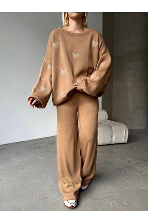 Kalp Desenli Kahverengi Triko Takım