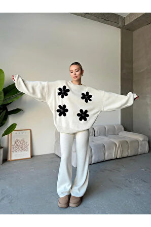 Dört Yonca Desenli Alt Üst Triko Takım