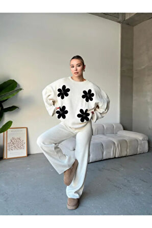 Dört Yonca Desenli Alt Üst Triko Takım