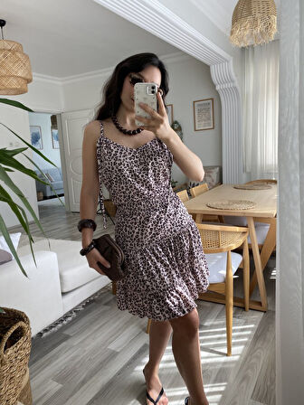 EQURİ Kadın Askılı V Yaka Beli Pileli Leopar Desen Eteği Fırfırlı Süprem Elbise