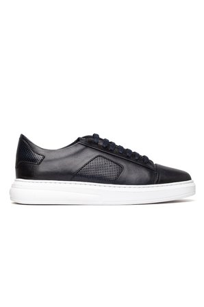 Erkek Kalın Beyaz Tabanlı Hakiki Deri Sneaker