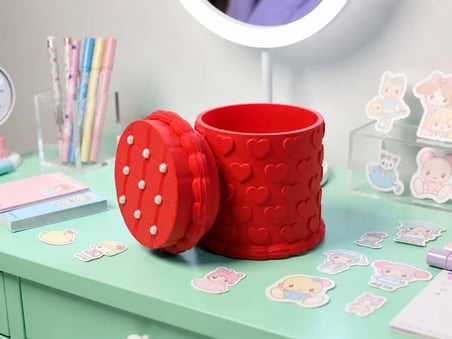 3D Baskı Kabartma Kalp Desenli Kapaklı Kalemlik - Masaüstü Organizer - Kırmızı