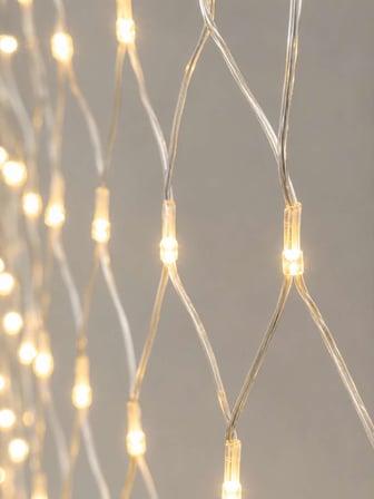3x3 Metre Ağ LED ile Bahçenize Sıcak ve Şık Aydınlatma