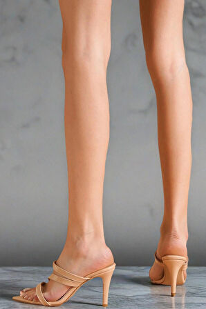 Kadın Nude Bantlı Topuklu Terlik Şıklık ve Rahatlığı Bir Araya Getiren Yazlık Ayakkabı