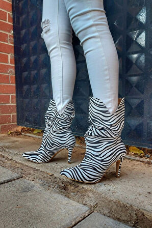 Kadın Moda Özel Tasarım Sivri Bot Şık ve Zarif Abiye Ayakkabı