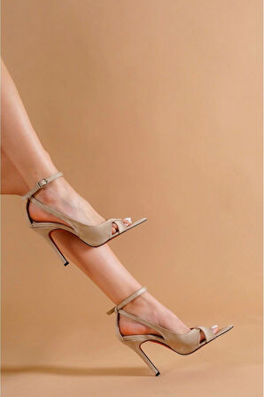 Kadın Bilekten Bağcıklı Sivri Burun Topuklu Ayakkabı Günlük ve Özel Kombinler İçin