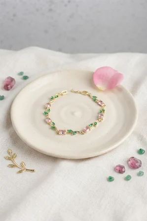 Pirinç Gold Renk Pembe Zirkon Taşlı Çiçek Model Kadın Bileklik