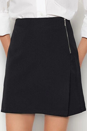 Büyük Beden Moda Dokuma Yüksek Bel Boru Paça Business Siyah Fermuar Detaylı Şort Etek