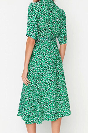 Moda Stil Regular Gömlek Yaka Midi Boy Çiçek Desenli Kuşaklı Dokuma Viskon Gömlek Elbise