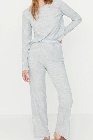 Tarz Rahat Uzun Kollu Geniş Paça Lastikli Fitilli Örme Pijama Takımı