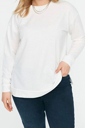 Büyük Beden Tarz Relaxed Bisiklet Yaka Düşük Kol Uzun Yırtmaç Detaylı İnce Örme Sweatshirt